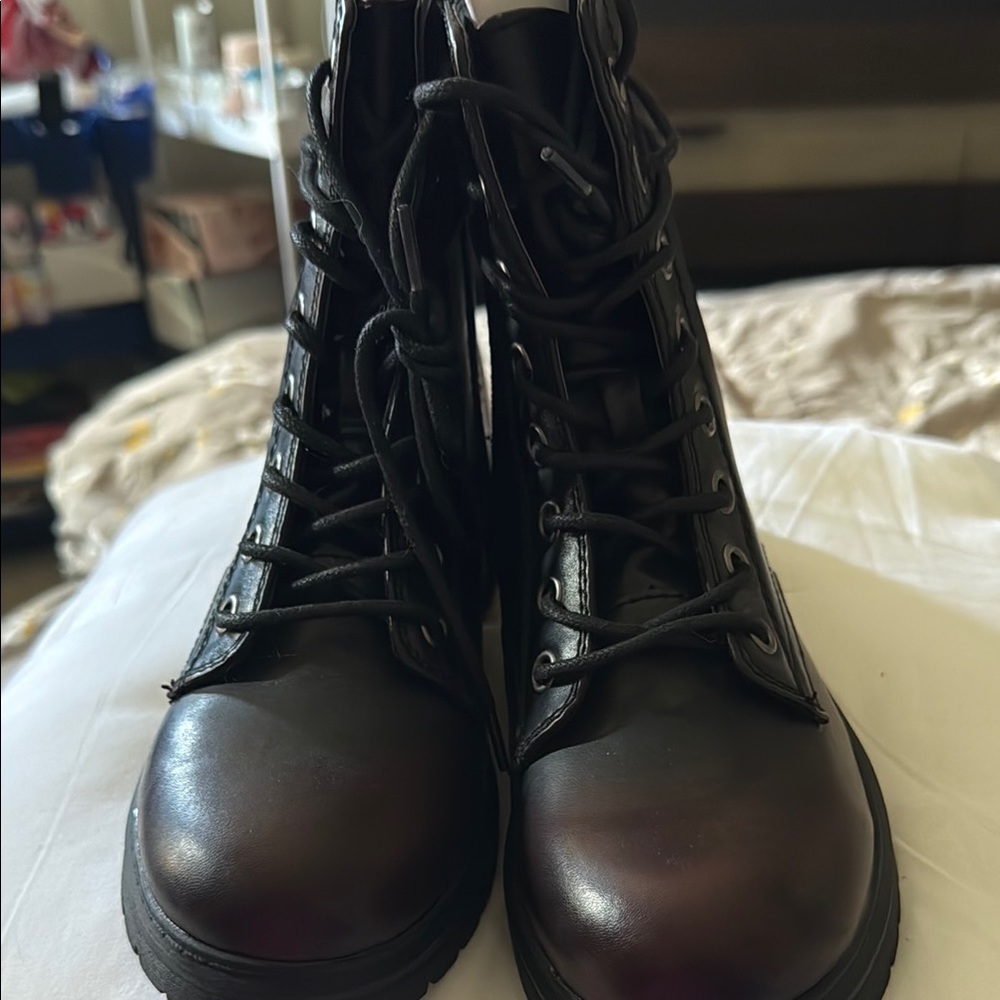 Women's Dark Brown Lace-Up Boots Size 6 1/2 Kohls